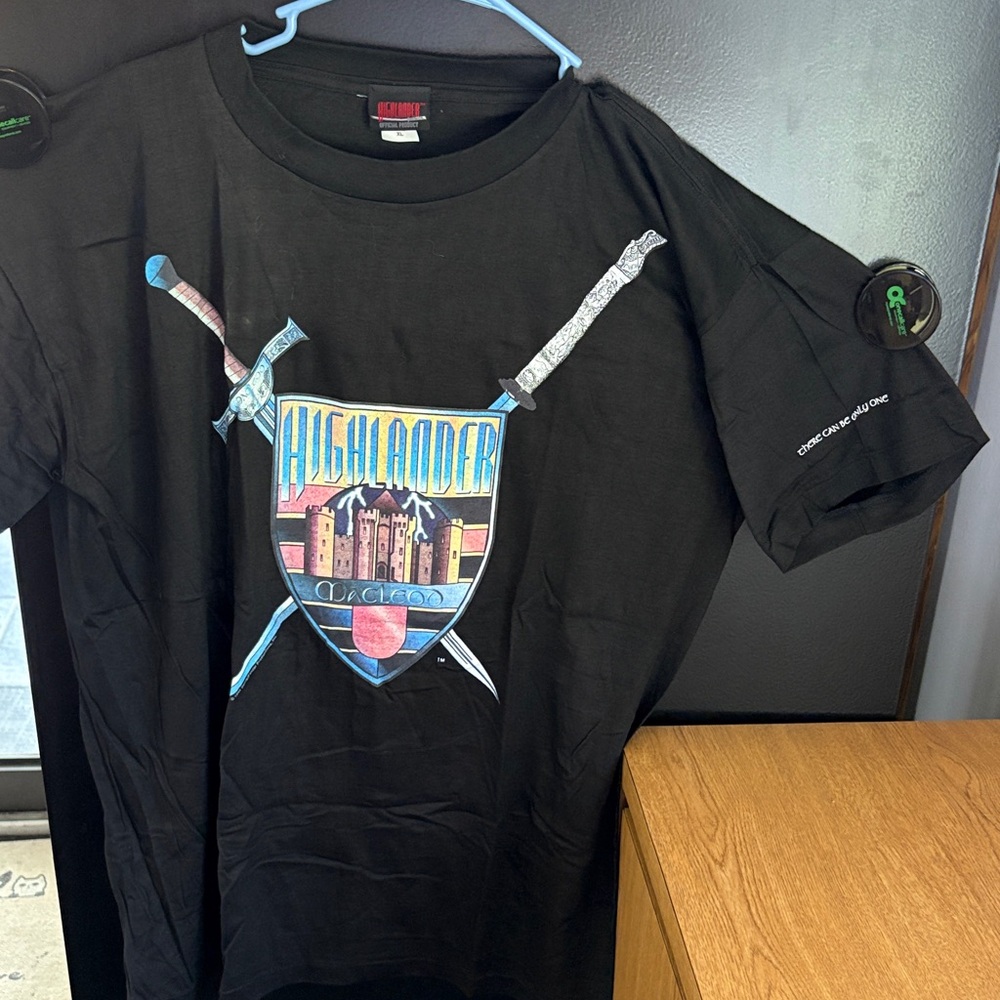 Black Highlander Graphic T- shirt. Macleod family Cress. XL never worn.